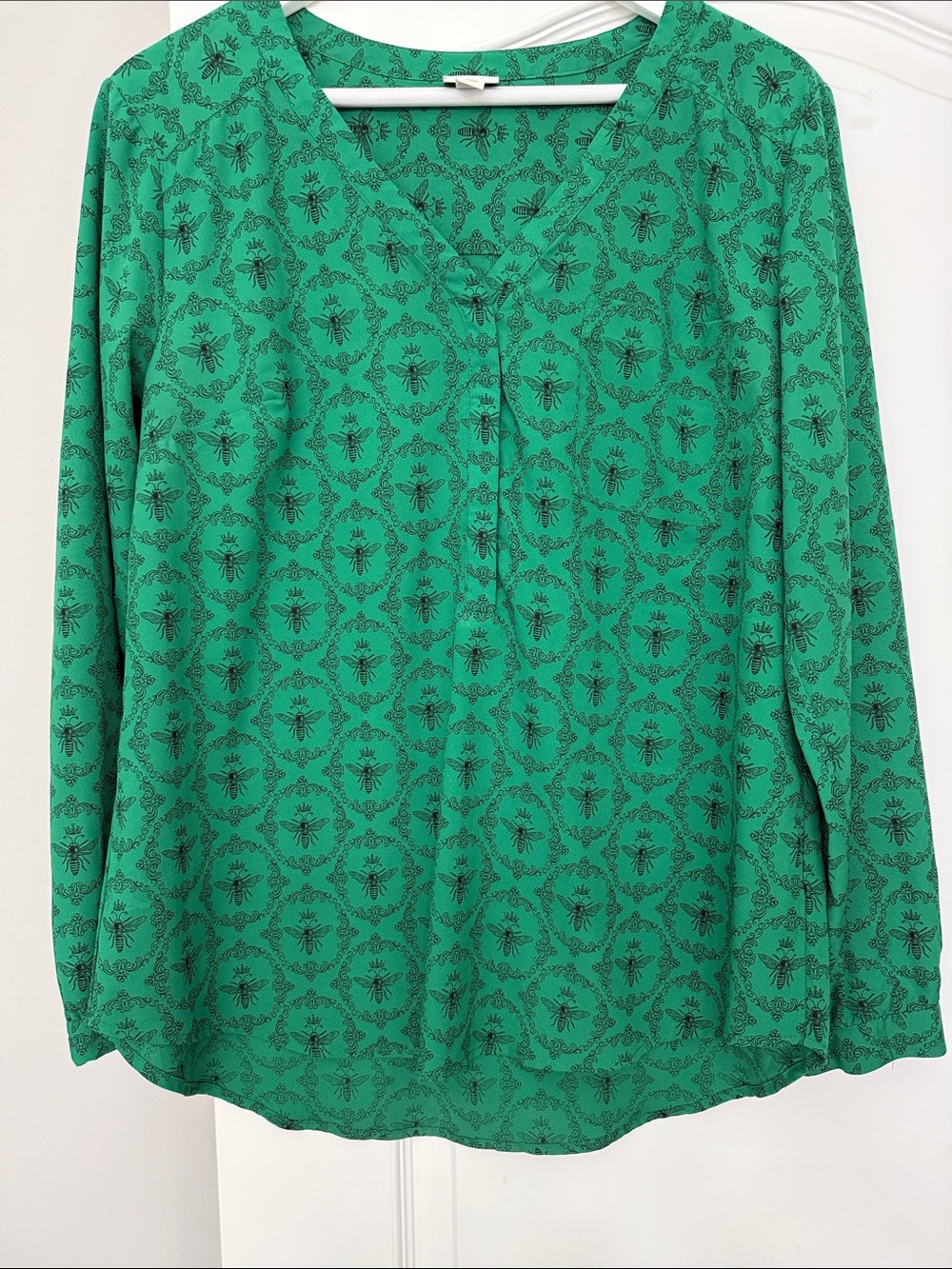 Merona Green Bee Printed V-Neck Long Sleeve Blouse